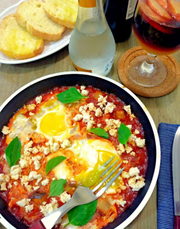 Shakshuka A La Norma (ovos No Molho Com Berinjela E Ricota ...