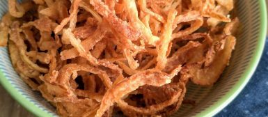 Como fazer crisps de cebola (cebola crocante)