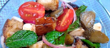 Panzanella (salada italiana com pão amanhecido)