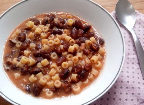 Pasta e fagioli (sopa de feijão com macarrão)