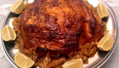 Pernil desossado com cebolas caramelizadas