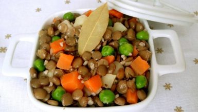 Salada colorida de lentilhas da sorte