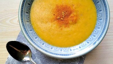 Sopa de cenoura e mandioquinha com cúrcuma