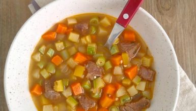 Sopa de carne com legumes