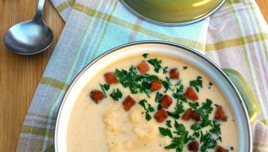 Sopa cremosa de milho verde com bacon