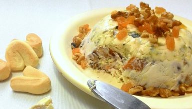 Terrine de gorgonzola com nozes e damasco