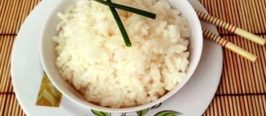 Como fazer e temperar arroz japonês para sushi (shari ou gohan com molho sú)