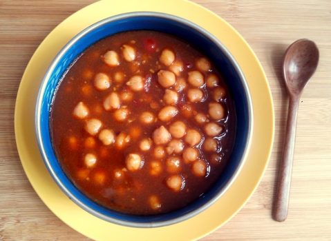 Dahl de grão de bico (sopa indiana de grão de bico com especiarias)