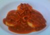 Ragú fácil de linguiça com discos de polenta